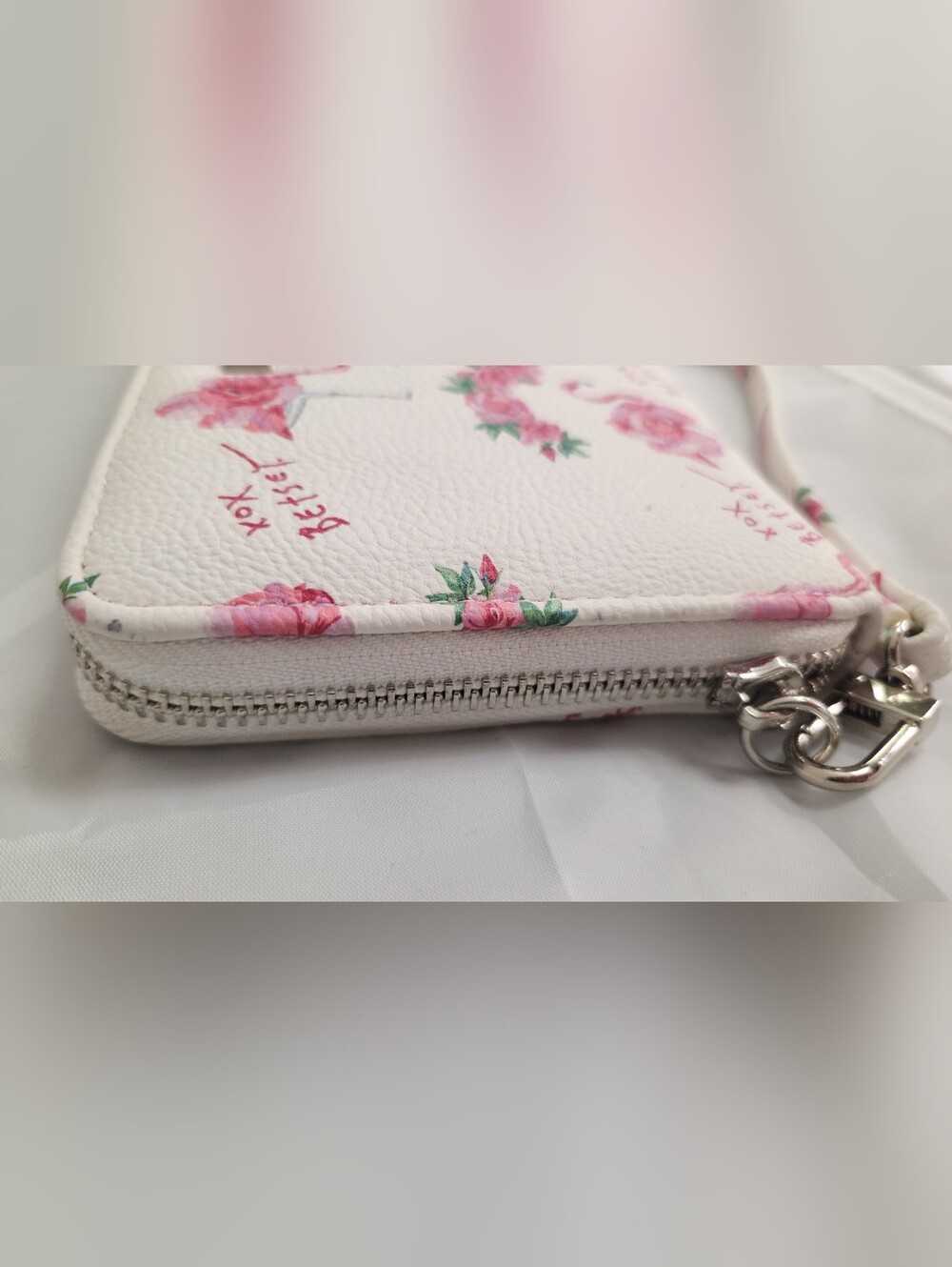 Betsey Johnson White and Pink Flamingo Wristlet Clutch Good Condition!! - Picture 5 of 8